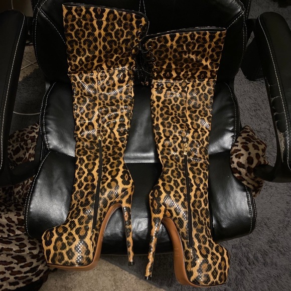NWT cheetah heel thigh highs - Picture 2 of 4
